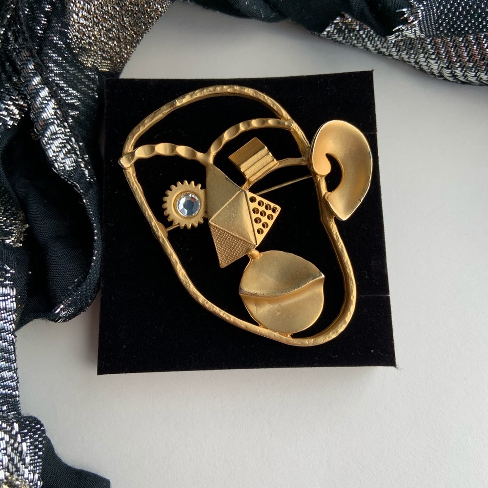 ⭐️Host Pick!⭐️ Large abstract face brooch